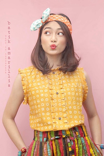 batik amarillis's amarillissima ruffle top