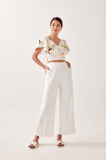 Hassie Flutter Sleeve Cropped Top in Alluring Bloom