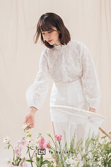 Daisy white top