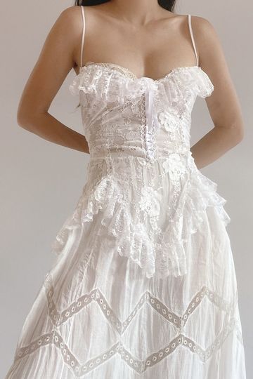 Vintage Lace Scalloped Hem Top - M