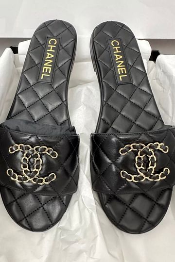 2023 CHANEL CC LOGO BLACK QUILTED LEATHER FLAT SHOES SLIDES MULES SANDALS